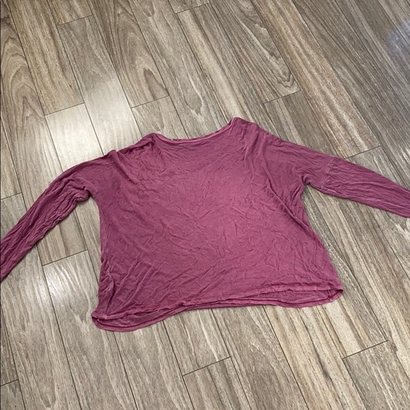 Aritzia flowy top - Picture 5 of 7